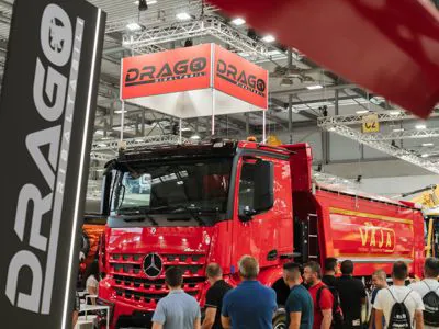 Ribaltabile Drago rosso su Mercedes Arocs allo stand di SaMoTer 2026 a Veronafiere